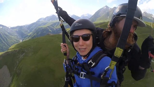 07062018 gudauri paragliding полет гудаури بالمظلات، جورجيا بالمظلات gudauriparagliding com mp43 смотреть онлайн