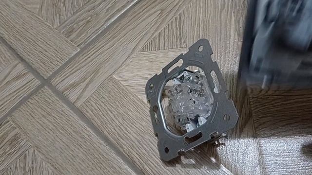 проходной выключатель . логика не работает)