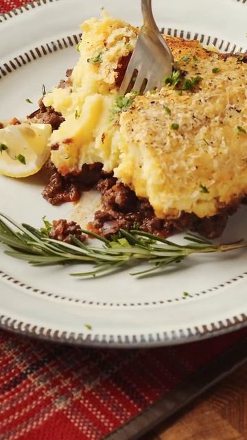 THE CREAMIEST PILLOWY POTATO AND BEEF SHEPHERD'S PIE EVER! #shorts #foodlovers #foodies #food #asmr смотреть онлайн