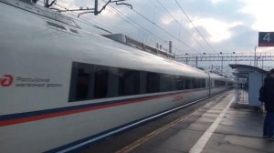 Сапсан проезжает станцию Сходня