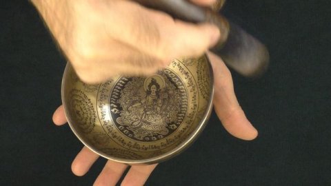 Поющая чаша Бутанская 14,4 см, Ми 324 Гц