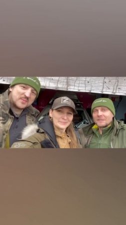 На базе Эспаньола в Мариуполе познакомились с Евгенией, она волонтёр из Питера, пригнала фуру.