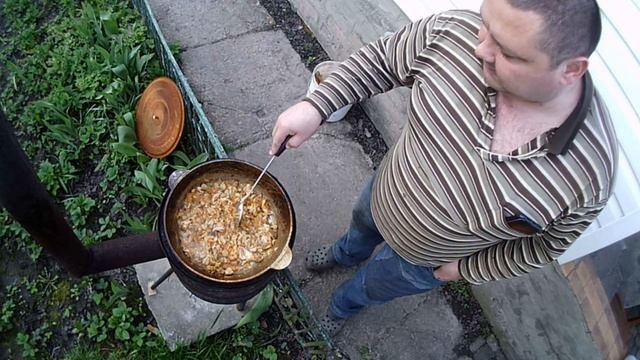 Козацький куліш в казані на вогні смотреть онлайн