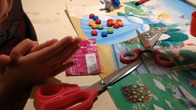 Челлендж со скитлс. Пробуем разные вкусы. смотреть онлайн