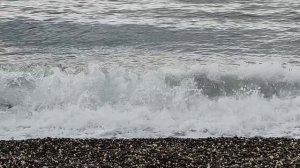 Прибой в Алуште в конце осени