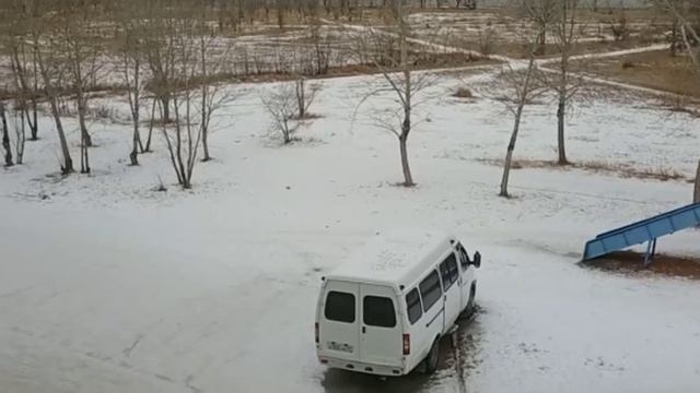 А снег идёт или домашние беляши.