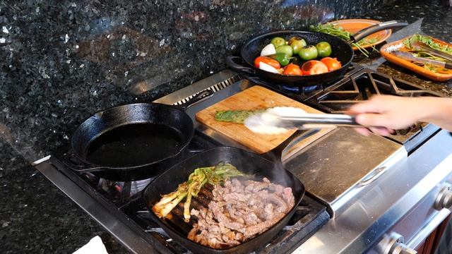 Lava Salsa Avocado Molcajete Caliente (Beef or Shrimp | Green or Red Salsa) смотреть онлайн