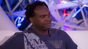 Доктор Албан: "Полицейские в российских аэропортах встречают очень необычно"