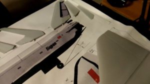 Шаги, шаги по трапу, по траве. И Amodel.