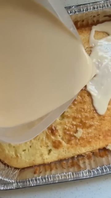 EASIEST TRES LECHES RECIPE 🔥 #foodie #baking #shorts смотреть онлайн