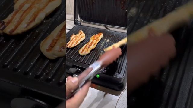 Куриная грудка с пюре : просто, но невероятно внусно 😋🍽️ смотреть онлайн