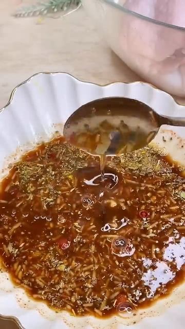 Результат вас приятно удивит процесс приготовления очень быстрый и простой! КУРИЦА в пикантном соус смотреть онлайн