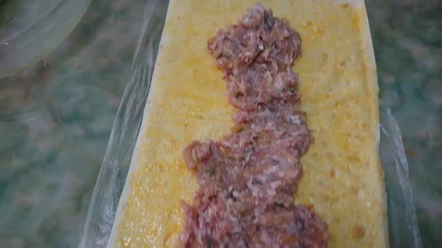 Мясной штрудель из лаваша.