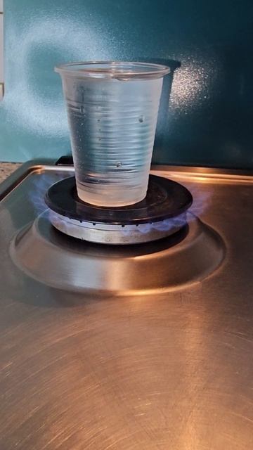 Plastic glass water fire |stove fire#shorts #experiment смотреть онлайн