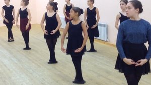 КЛАССИЧЕСКИЙ ТАНЕЦ—ТАНЛИЕ ПАРТЕР С ПЕРЕГИБОМ КОРПУСА-ШКОЛА СТУДИЯ КАЗАНЬ