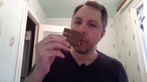 АСМР ИТИНГ. КУШАЮ ШОКОЛАДКУ АЛЬПЕН ГОЛЬД С ФУНДУКОМ
