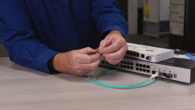 Testing Fiber Polarity with the FiberLert Live Fiber Detector by Fluke Networks