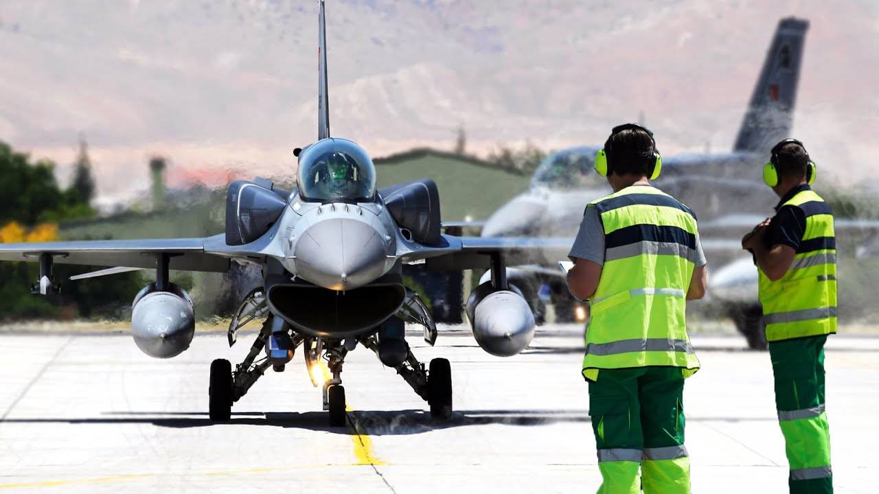 АМЕРИКА Испытывает НОВЫЙ Истребитель F-16 После Модернизации смотреть онлайн