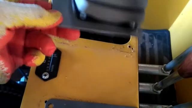 Миниэкскаватор HT10 протяжка гидравлических шлангов на распределителе 02 пыльник продолжение