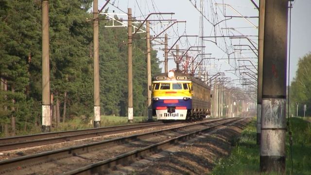 Электропоезд ЭР2-605 близ о.п. Дарзини / ER2-605 EMU near Darzini stop смотреть онлайн