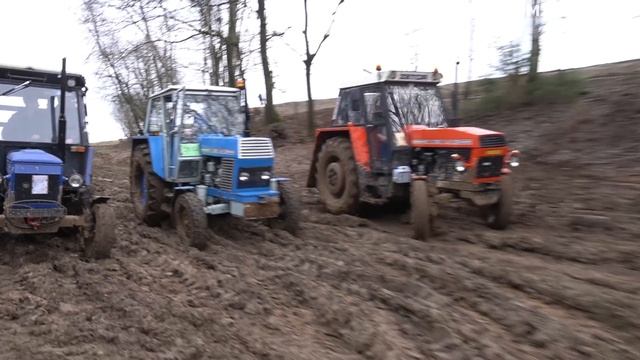Тракторы и грязь: захватывающие гонки по бездорожью