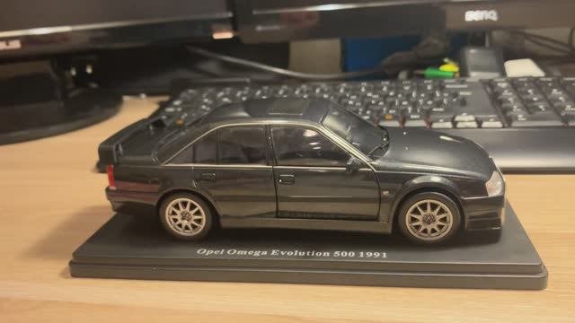 Обзор модели Opel Omega Evolution 500 в масштабе 1/24 от Altaya