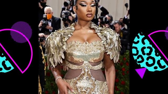 MET GALA 2022 | Megan Thee Stallion Turn Heads With Her Golden Goddess Look смотреть онлайн