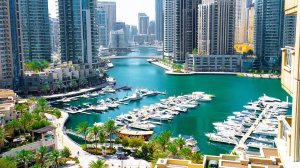 Прогулка по Дубай Марина днем. Дубай, ОАЭ