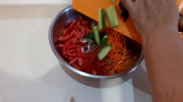 Смачний салат по-корейські 😍 смотреть онлайн