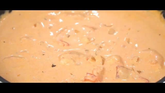 Корейская паста с креветками и розовым соусом