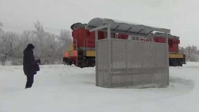 Тепловоз ЧМЭ3-5304 С Приветливым Машинистом Следует Резервом По Перегону Каран-Мелеуз смотреть онлайн