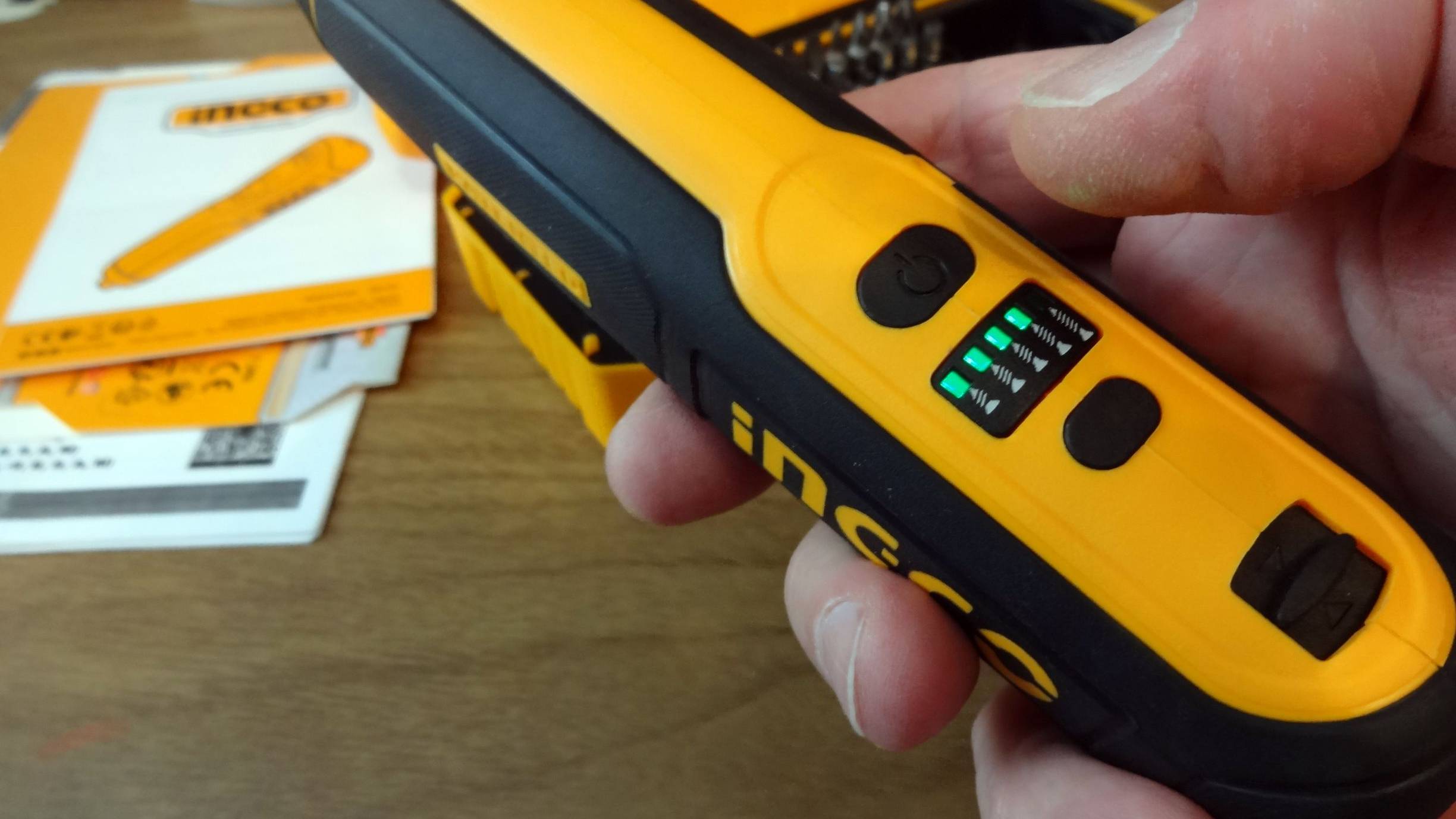 Аккумуляторная отвертка INGCO CSDLI0406 смотреть онлайн