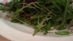 САЛАТ ИЗ ПЕЧЕНОЙ СВЕКЛЫ С РУККОЛОЙ