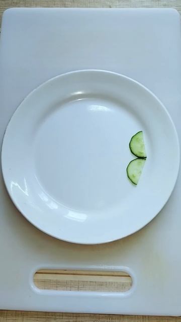 Cucumber carving ideas l vegetables cutting design #saladart #cucumbercarving #salad #shorts #food смотреть онлайн