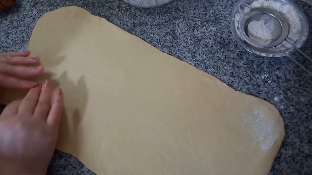salted croissants / croissants salés noix et raisins secs /الكرواسان المملح والمكسرات والزبيب
