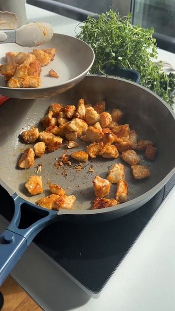 Simply Sicin #9. Sweet Chilli Chicken, You Need To Try This! смотреть онлайн