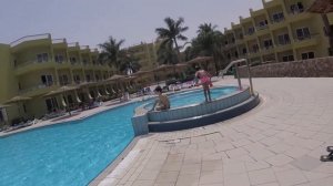 Palm Beach Resort Eurotel Hurghada. Территория от пляжа до корпуса где ресторан Palavrion