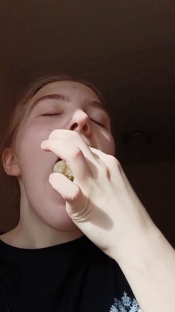 ДОРОГОЙ VS ДЕШЕВЫЙ СИННАБОН🤯 Кто лучше? #еда #синнабон #питер #кафе #вкусно #рекомендации смотреть онлайн