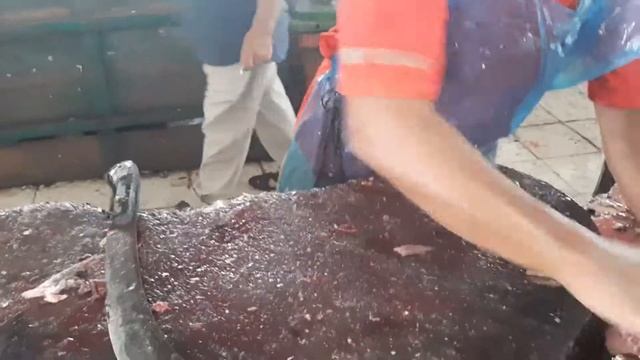 [KEREN] PEMUDA INI MEMILIKI SKILL TERCEPAT MEMOTONG dan MEMBERSIHKAN IKAN GIANT TREVALLY di DUNIA