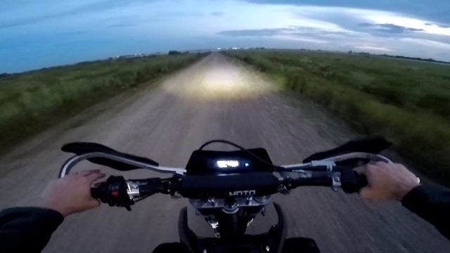 ПОКАТУШКИ ПО КАРЬЕРУ НА МОТОЦИКЛАХ/ПОКАТУШКА ТОЛПОЙ смотреть онлайн