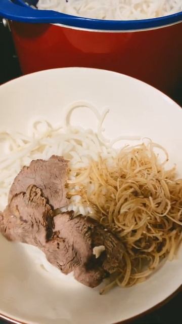 Noodle soup with beef (Bun bo Hue) смотреть онлайн
