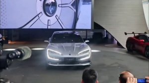 BYD Yangwang U7 sedan unveiled