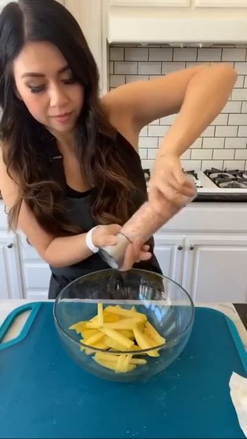 How to make Crispy French Fries in the Air Fryer #airfryer #frenchfries #SummerOfGaming via @myheal