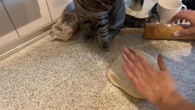 Слоеное бездрожжевое тесто по рецепту и маминой записной книжки. Слойки с сахаром. смотреть онлайн