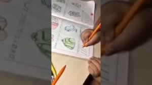 Мальчик делает уроки