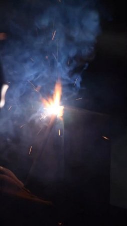 Как сваривать СВЕРХУ-ВНИЗ облицовочный слой электродом? #сварка #welding #сварочныйаппарат