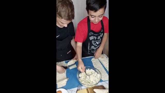 Коллаб с X.bit.777 готовим вкусные конвертики 👍👌🔥, рецепт. смотреть онлайн