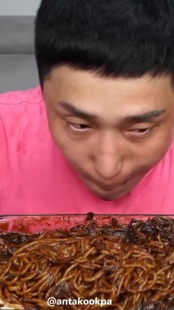 Asmr mukbang korean spicy jajangmyeon black bean noodles with kimchi 🇰🇷🍯🌿
