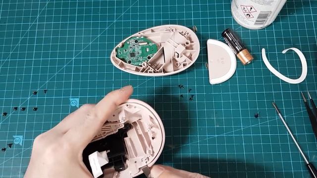 LOGITECH LIFT VERTICAL MOUSE Disassembly/Teardown смотреть онлайн