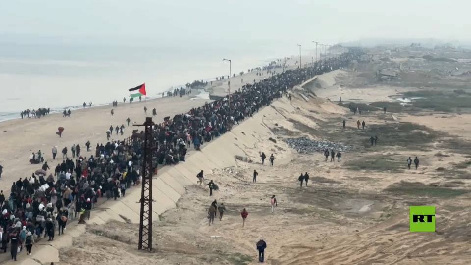 الآلاف يبدأون العودة إلى شمال قطاع غزة عبر شارع الرشيد الساحلي